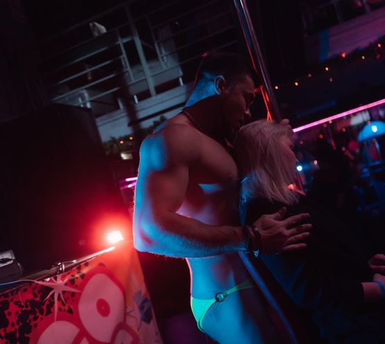 Костюм джентельмен и образ мужского шоу DavidStripShow 