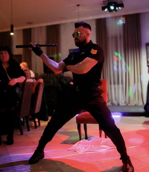 полицейский мужской стриптиз