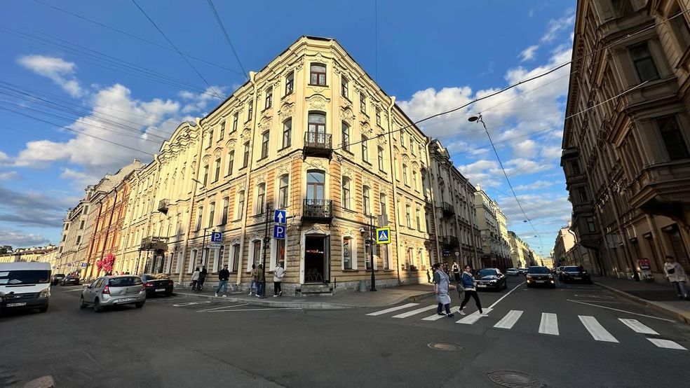 Историческое здание Jollie Rooms в Санкт-Петербурге
