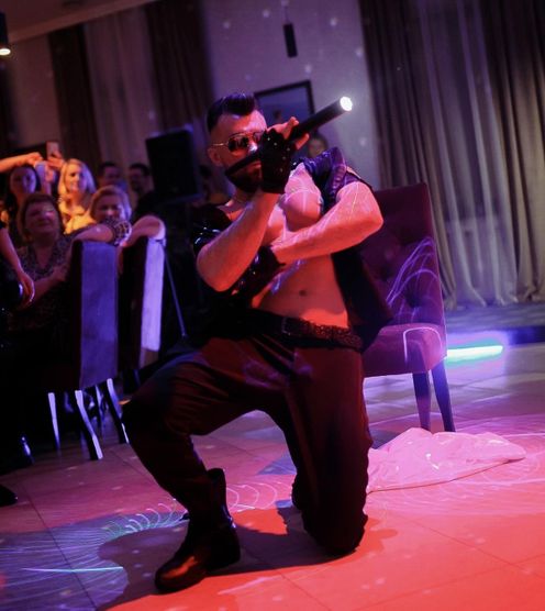 Костюм и образ мужского шоу DavidStripShow