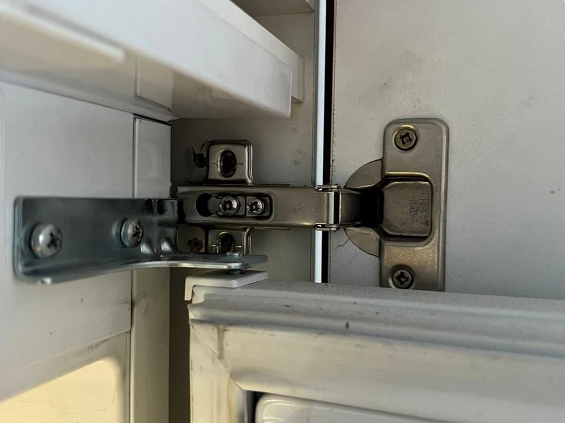 Петли холодильника и фасада