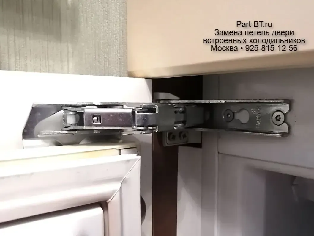 Петля Hettich 3703 для холодильника Bosch
