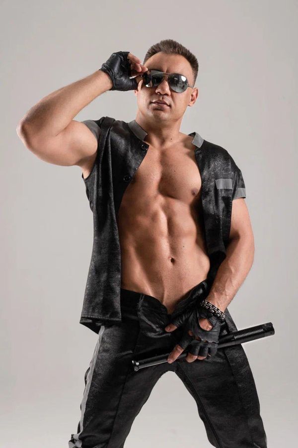 стриптитиз от Валеры в Краснодаре