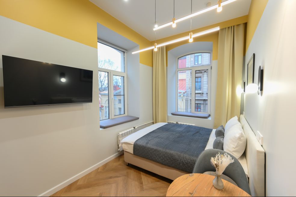 Улучшенный номер с видом на переулок Гривцова