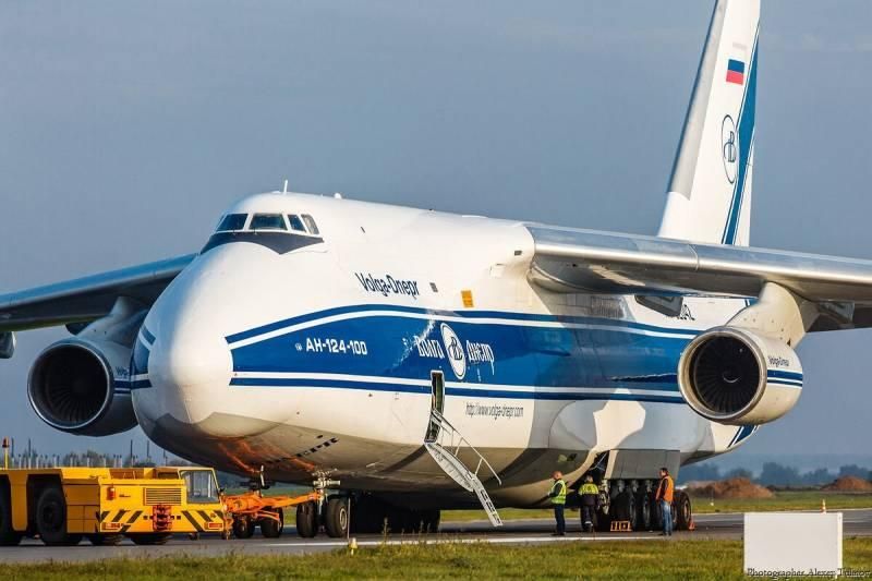 Грузовой самолёт